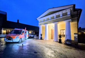 Ambulanssi Wiurilassa Rauhanseminaarissa 2025