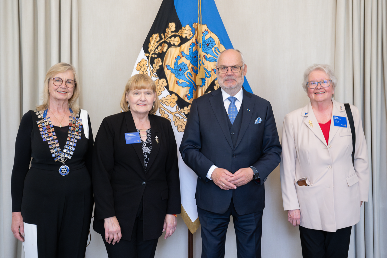 Foto-RaigoPajula - DG Aune Past RIP Stephanie Urchick President of Estonia Alar Karis Rotary director 2020-2022 Virpi Honkala in Estonian President's Office Visit to Estonian President's office