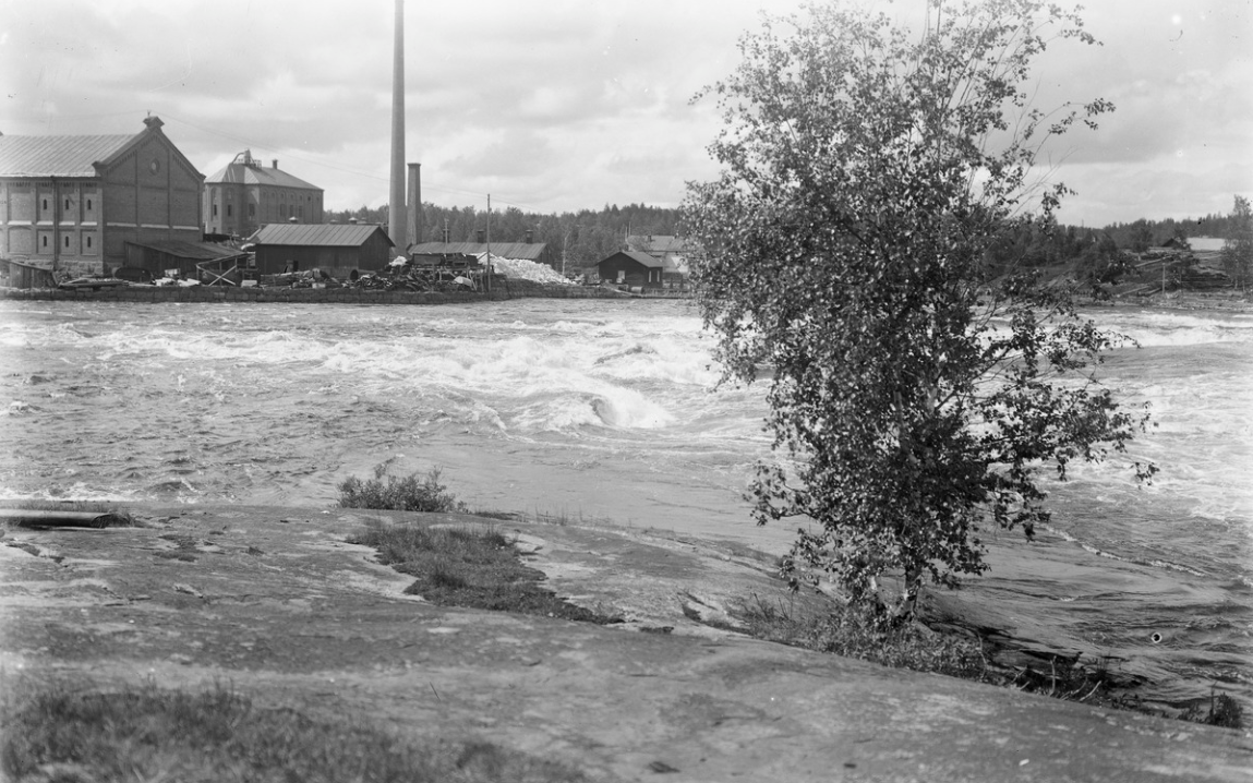 Kuusankoski to 04.05. klo 12.30 lounaskokous Koskela Intercity Avec- Kunniajäsenemme Eero Niinikoski - Paperiteollisuuden historia Kuusankoskella