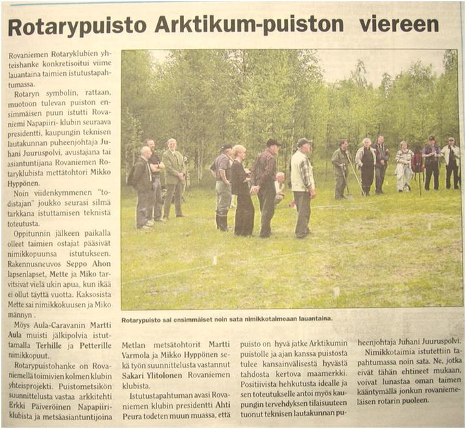 Kuva: Lehtijuttu Rovaniemen Rotarien yhteisen Puistometsän rakentamisesta vuodelta 2005.