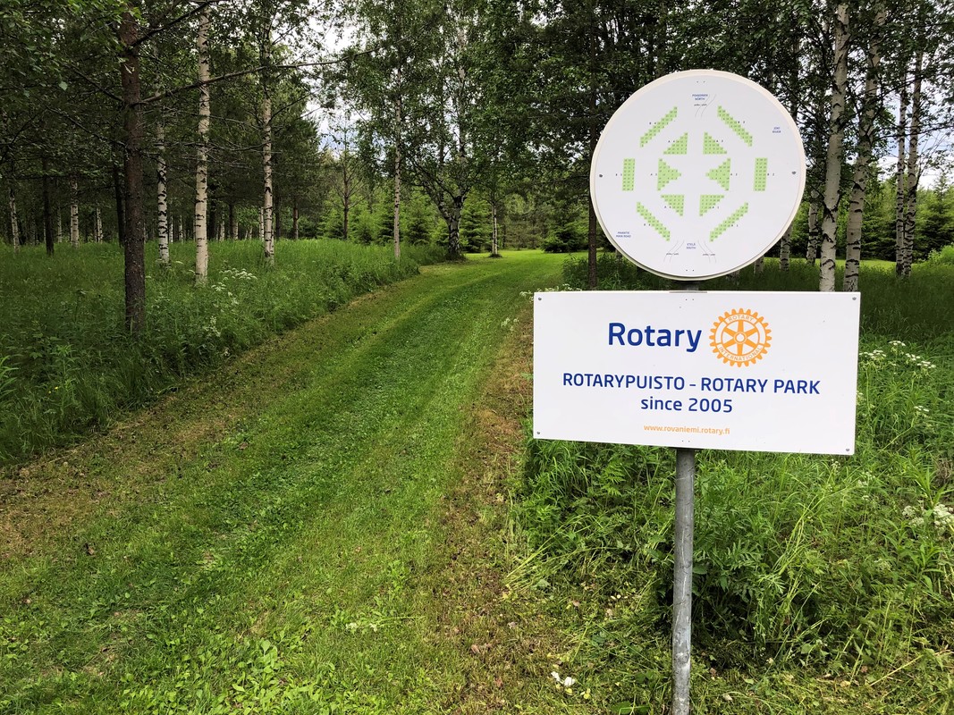 Kuva: Polku Rovaniemen rotaryklubien yhteiseen Rotary Puistometsään.