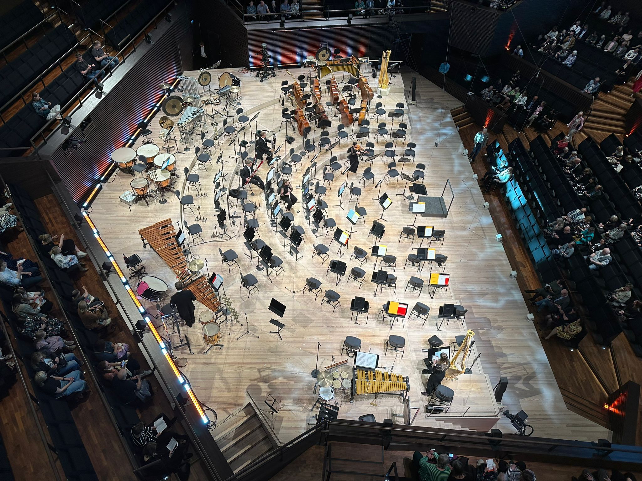 Torstaina illalla käytiin Helsingin kaupunginorkesterin konsertissa Musiikkitalossa.