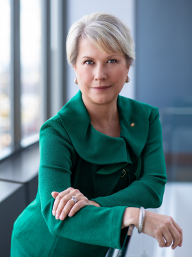 Jennifer-Jones-official-2022