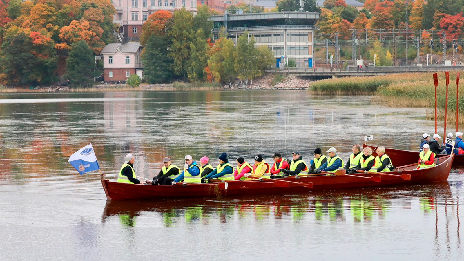 Silakkasoutu tuo kirkkoveneet jälleen Töölönlahdelle – Rotareiden hyväntekeväisyystapahtuma järjestetään nyt 10. kertaa
